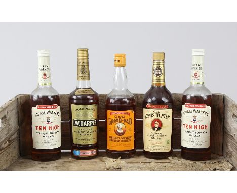 Konvolut von fünf Flaschen "Bourbon Whiskey"Dabei "Old Grand-Dad 86º Proof", 2x "Hiram Walker´s Ten High", "Lewis Hunter" und