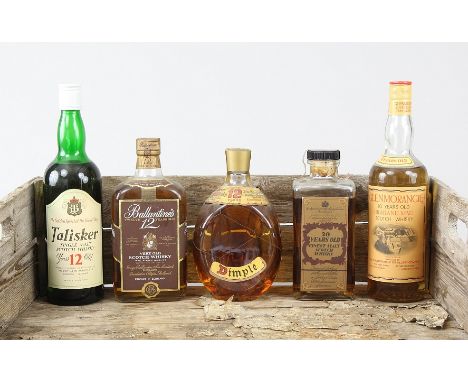 Konvolut von fünf Flaschen "Scotch Whisky"#Dabei "Talisker Single Malt 12 Years", "Ballantines 12 Years", "Dimple 12 Years", 