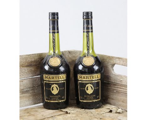 Zwei Flaschen "Cognac Martell Medaillon V.S.O.P. Carte Noir"Jeweils 70 cl., 1970er Jahre, beide ungeöffnet, Vintage - Flasche