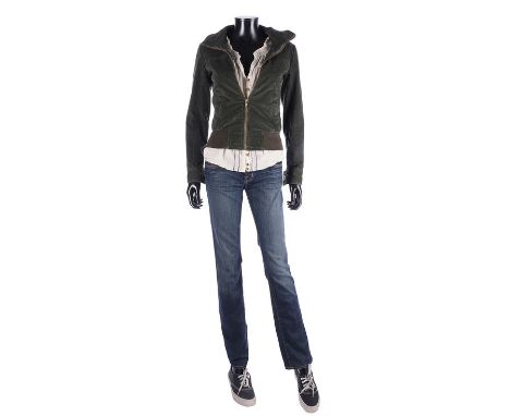 THE TWILIGHT SAGA: NEW MOON (2009) - Bella Swan's Movie Night CostumeBella Swan's movie night costume from Lionsgate's blockb