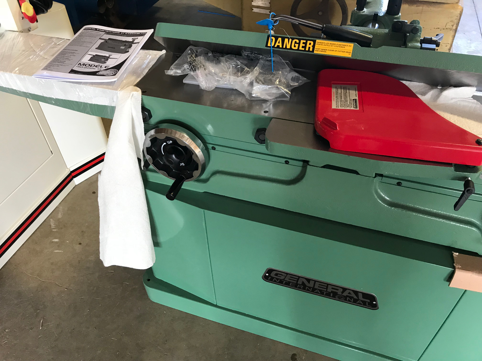 (8077) NEW General 8 inch Jointer Model 80225HCMI, serial 82067314