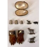 GROUP OF SMALL COLLECTABLE ITEMS including taxidermy otter's paws, silver mounted as brooches and