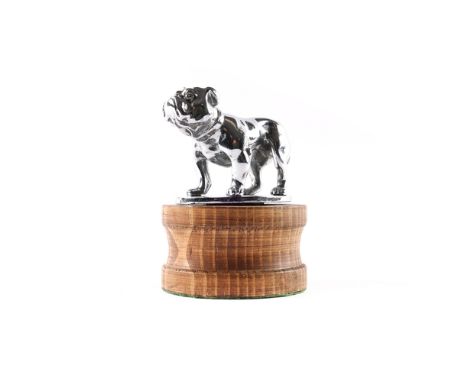 A British Bulldog plated car mascot by Desmo. C.1930s. Mounted on an oval metal plinth. GC-VGC, light surface pitting. £60-80