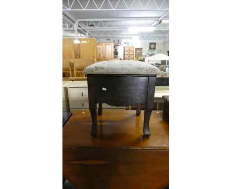 An Edwardian Oak Box Commode with Upholstered Lift Top and Ceramic Liner 