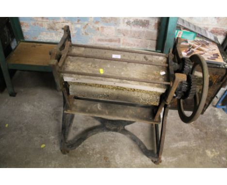 A VINTAGE MANGLE A/F