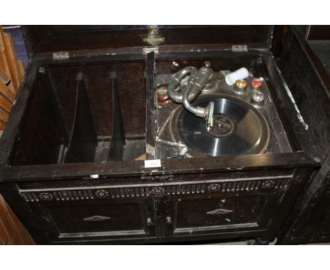 A VINTAGE GILBERT GRAMOPHONE A/F