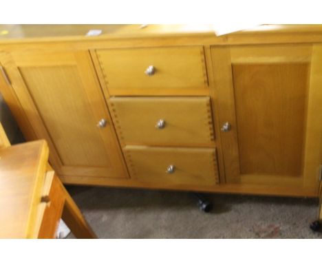 A MODERN LIGHT OAK SIDEBOARD 