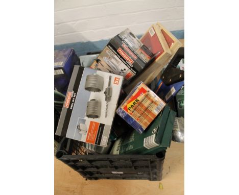 A BOX OF TOOLS AND ACCESSORIES TO INCLUDE DRILL BIT SET, SAND PAPER, SAW, ETC 