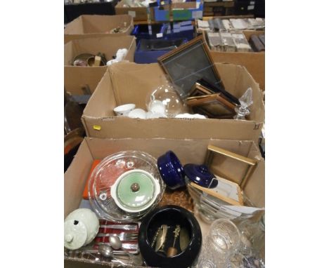 TWO TRAYS OF CHINA AND CERAMICS, TO INCLUDE COLCLOUGH, ROYAL WORCESTER ETC