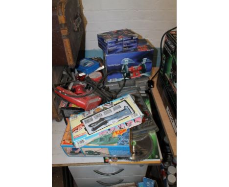 A QUANTITY OF ASSORTED TOOLS, TO INCLUDE A BENCH GRINDER, AIR PUMP, ETC 