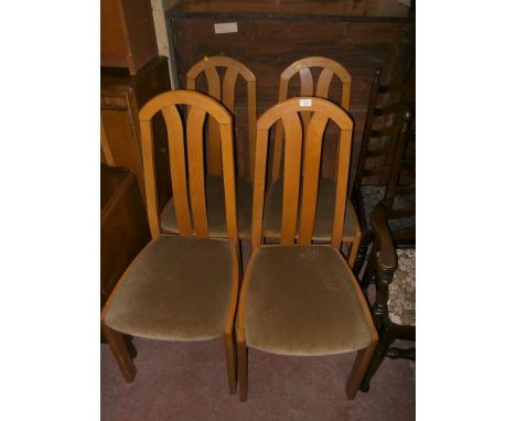 A SET OF FOUR LIGHT OAK DINING ROOM CHAIRS 