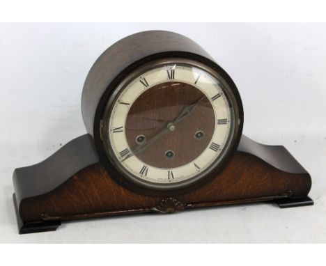 An Enfield Art Deco-style oak cased mantel clock, the silvered chapter ring set with Roman numerals, 23 x 40.5cm.