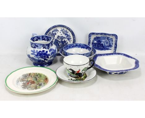 A mixed lot of predominantly blue and white ceramics to include a Wedgwood 'Old Willow' pattern bowl, jug, plate, etc, also a