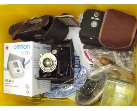 Various items to include vintage cameras
