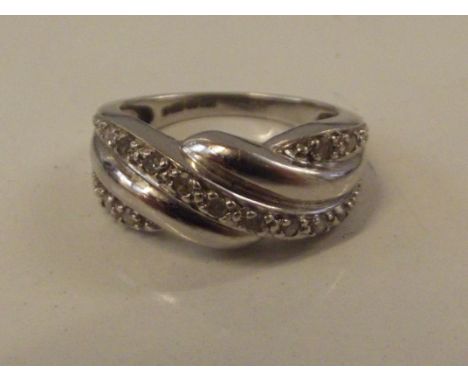 9 ct white gold ring with diamonds, size N 
