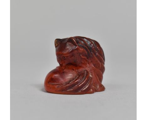A Carved Japanese Resin Amber Netsuke in the Form of a Cat, Signed, 3cm high 