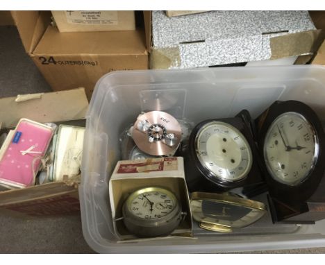 A collection of vintage clocks comprising bakelite and oak cased examples, anniversary clocks, travel clocks and alarm clocks