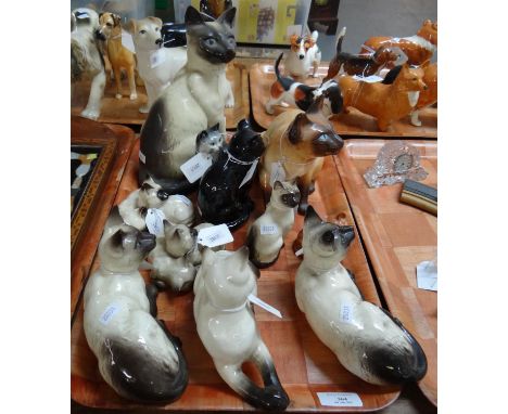 Tray of ceramic cat figures to include: various Beswick Siamese and other cats, Royal Doulton Siamese kittens, Sylvac etc. (B