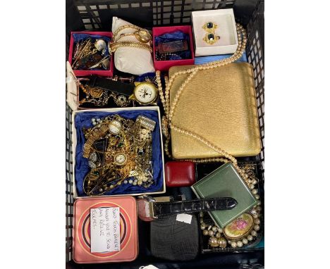 Collection of vintage and other jewellery, to include: pearls, necklaces, watches, Ben Sherman gent's necklace, five bar gate