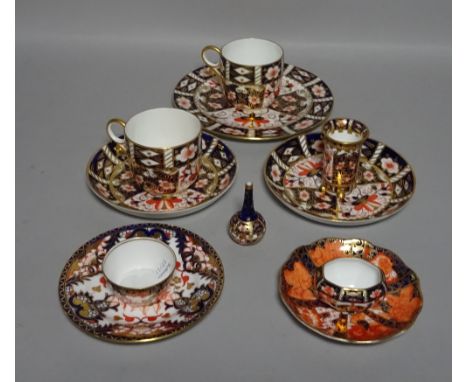 A small group of Royal Crown Derby Imari pattern porcelain, to include a small vase, two cups and five dishes, (11).  Conditi