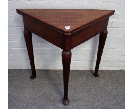 An 18th century oak corner/handkerchief foldover games table on club supports, 79cm wide x 71cm high. Condition Report Lock l