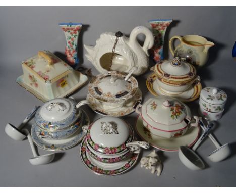 Ceramics, including a modern hanging lantern formed as a swan, a pair of ceramic wall appliques, a Wedgwood jug and sundry, (