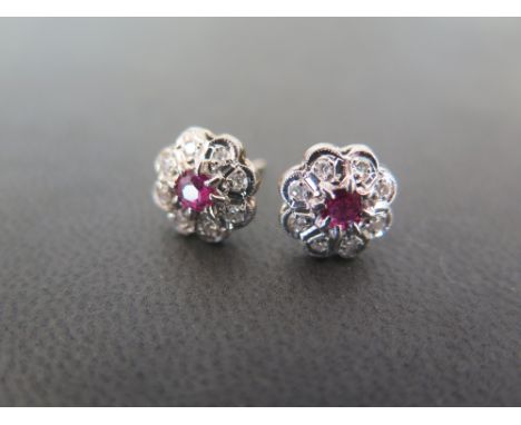 A pair of 18ct gold ruby and diamond floral cluster earrings - Hallmarked London - Diameter 1cm - Weight approx 3.2gms
Condit