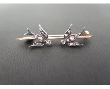 An early 20th century silver and gold rose-cut diamond bar brooch - Length 4cms - Weight approx 3.5gms
Condition Report: With