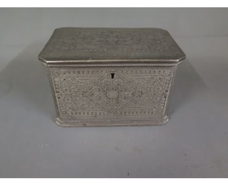 A chased metal tea caddy circa 1868 - Width 15.5 cm
Condition report: Fair condition with numerous marks 