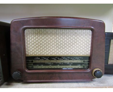 A Cossor Melody Maker model 524 Bakelite cased valve radio 