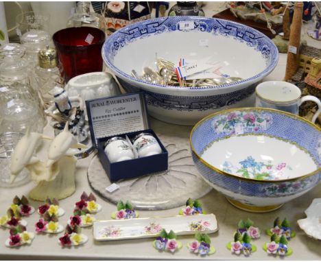 Household Goods - a Copeland Spode fruit bowl printed with a floral bouquet; a Staffordshire wash bowl, printed with Willow p