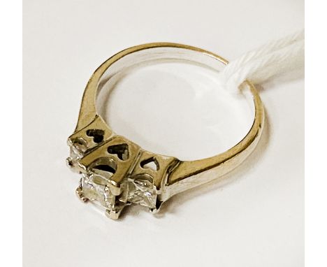 WHITE GOLD &amp; 3 STONE DIAMOND RING - SIZE K
