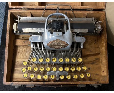 WOODEN BOXED /CARRYING CASE ANTIQUE ''BLICKENSDERFER'' TYPEWRITER