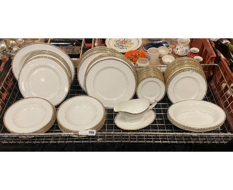 ROYAL WORCESTER DINNER SERVICE