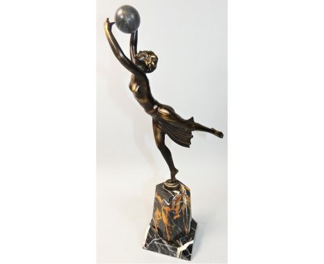 An Art Deco style bronze ball girl statue, unsigned, with marble ball and plinth, 36 cm. 