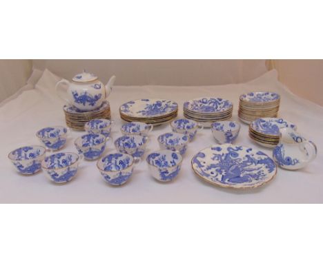 Royal Worcester blue and white chinoiserie style decoration dinner and teaset to include bowls, dishes, cups, saucers, plates