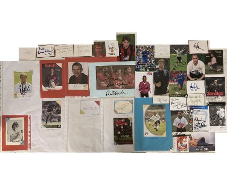 ENGLAND INTERNATIONALS SIGNED. Superb collection of signatures obtained by a dedicated and veteran collector. To include: Ear