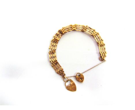 A 9 CARAT GOLD BRACELET of four bar gate links, 8g gross