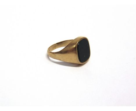 A 9 CARAT GOLD BLOODSTONE SIGNET RING  finger size T, 4.9g gross.