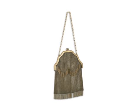 AN ART DECO LADY'S EVENING PURSE, mesh design, chain link handle, fringe ends