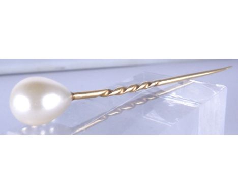 9ct gold and pearl vintage tie pin in original fitted case 