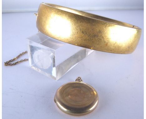 9ct gold front and back bangle and a similar locket 