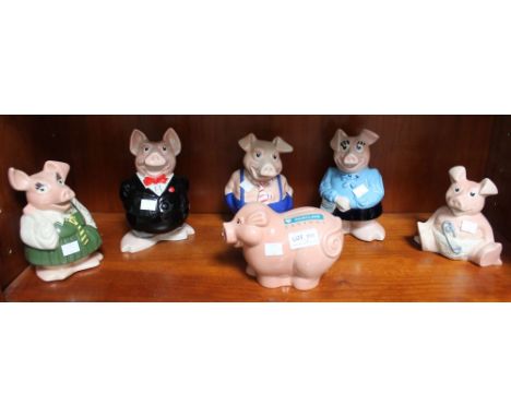 A shelf containing a collection of Wade NatWest and Barclays piggy banks (6)