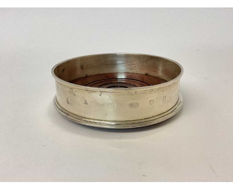 Contemporary silver wine coaster (London hallmarks), 12.5cm diameter