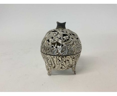 Late 19th century Dutch silver string holder, with pierced decoration, on three feet, 10cm high