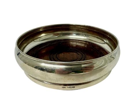 Contemporary silver wine coaster with turned wooden base (Birmingham 1982)
