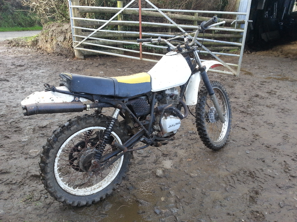 A Jialing 125cc Trail Bike Unregistered White This Jialing Is Said By The Vendor To Be Running
