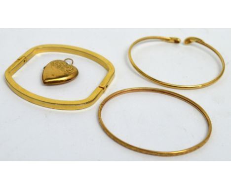 Two 9ct gold bangles, a yellow metal heart pendant marked 9ct, approx combined 12.4g and a yellow metal square bangle (4).