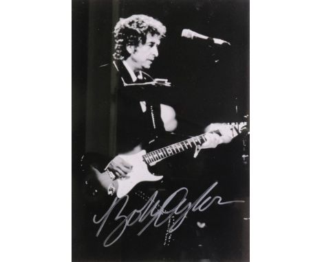 Bob Dylan signed black and white photograph, 24 x 19cm.