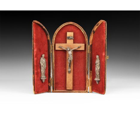 Early 20th century AD. A wooden case with arched top, tooled gilt decoration to the edge and gilt clasp; two leaves opening t